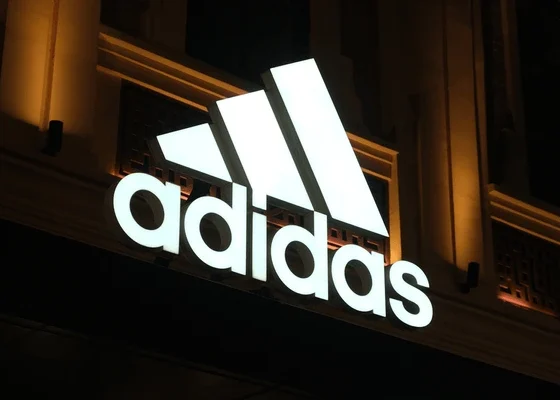 اديداس Adidas: كيف بنت شهرتها العالمية باستخدام التسويق الإلكتروني