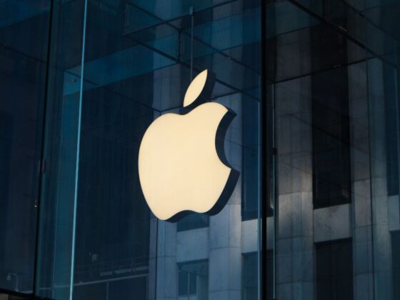 Apple: كيف استغلت التسويق الإلكتروني لتحقيق شهرتها